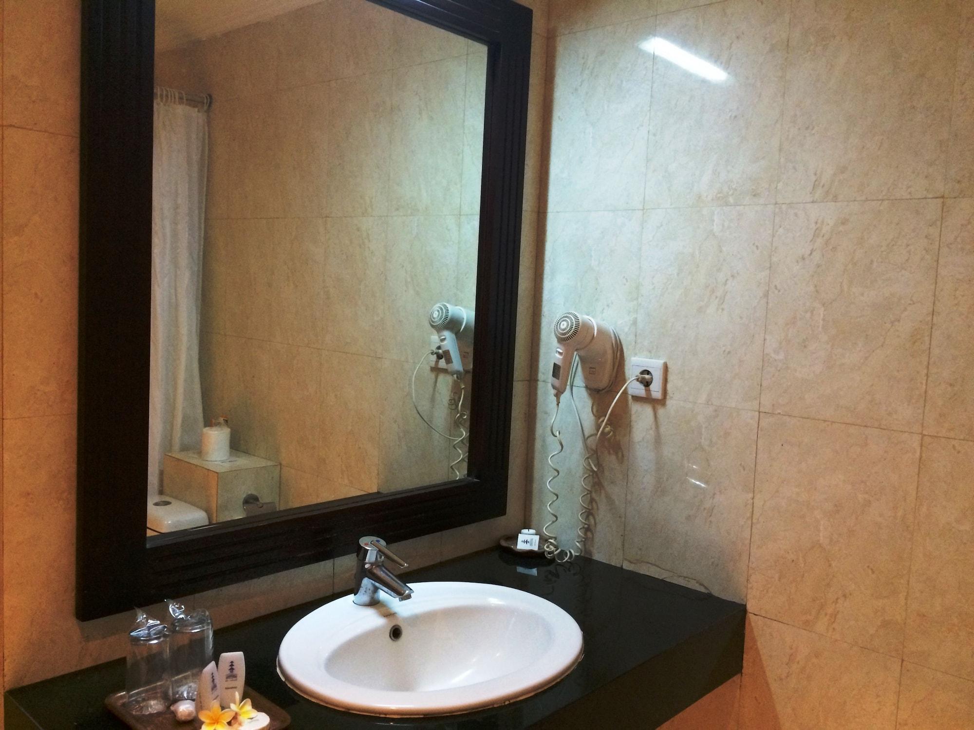 Puri Raja Hotel Legian  Ngoại thất bức ảnh